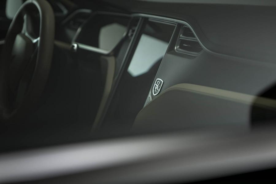 Детали интерьера Tesla Model S 85 Performance Shooting Brake by RemetzCar 2018 года  (фото 22 из 99)